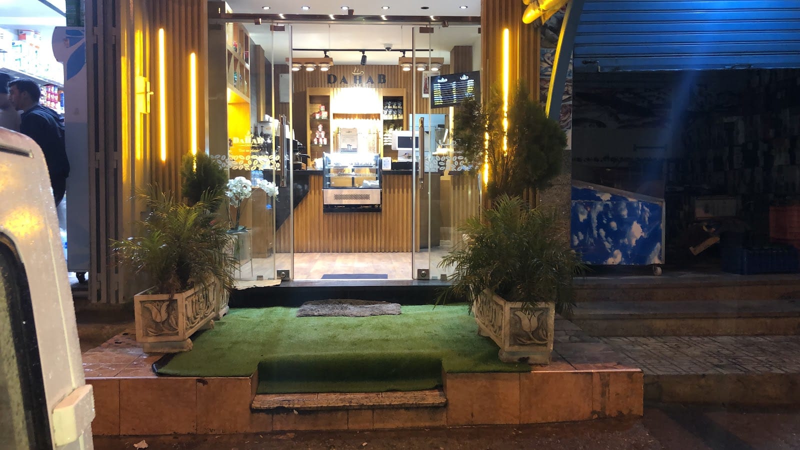 Café Daha ben diban . قهوة دهب بن ديبان