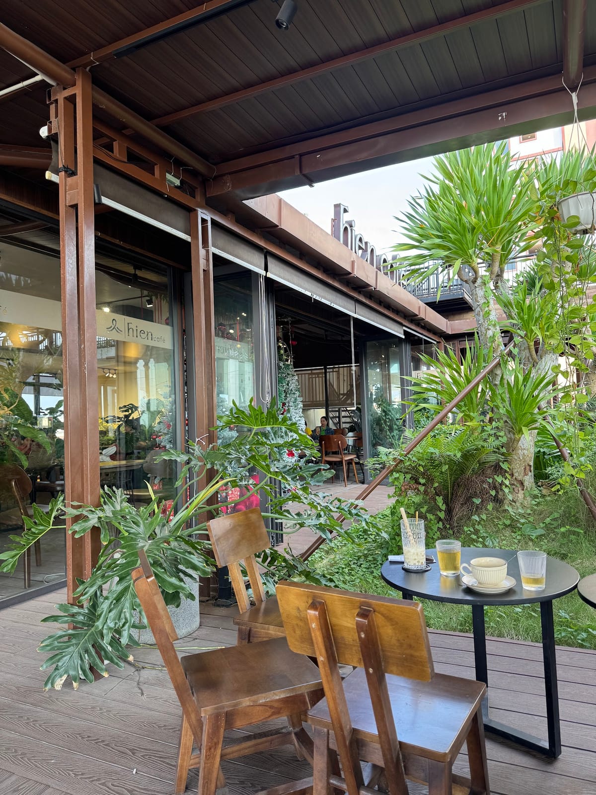 Hiên Café