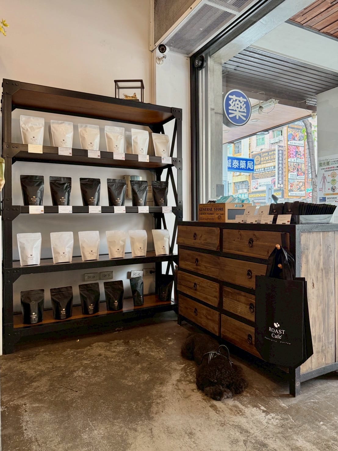 Roast Cafe 洛斯特咖啡