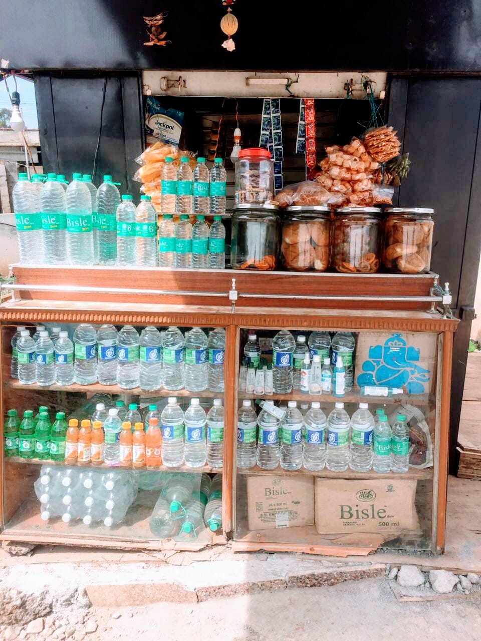 Mimi Coffee and hotel shop
