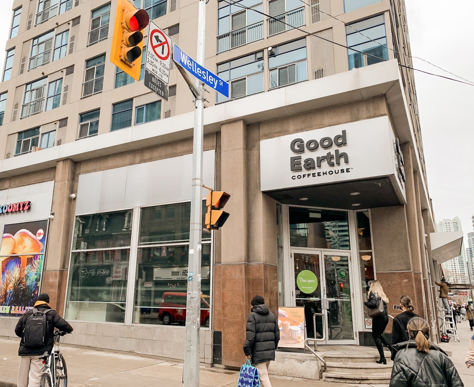 Good Earth Coffeehouse - Yonge & Wellesley