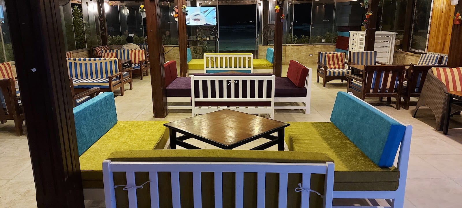 Elmandra Cafe & restaurant -المندره كافيه بورسعيد