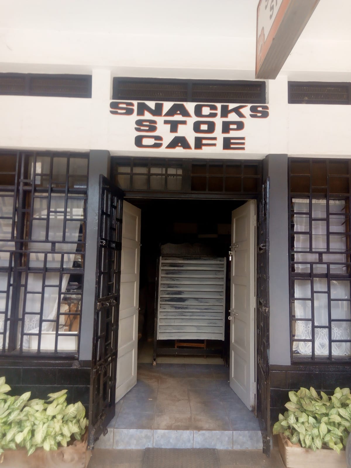 Snacks Stop Café