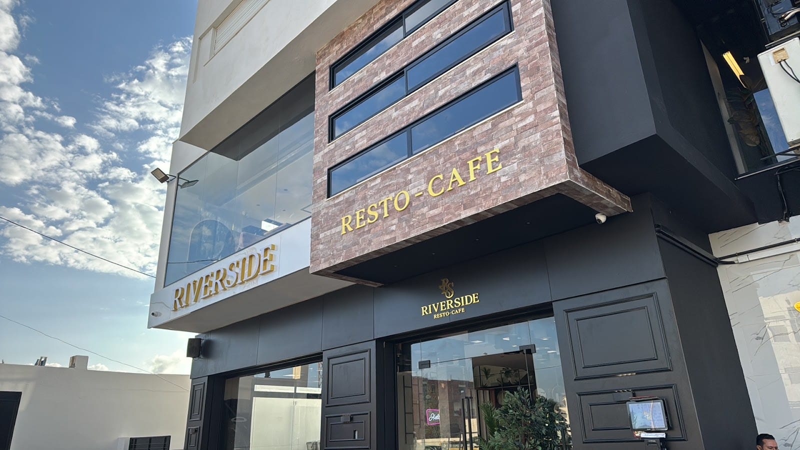 Riverside Café & Restaurant
