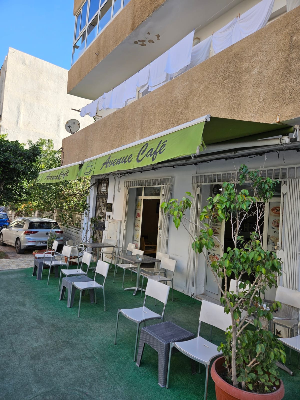 Avenue Café