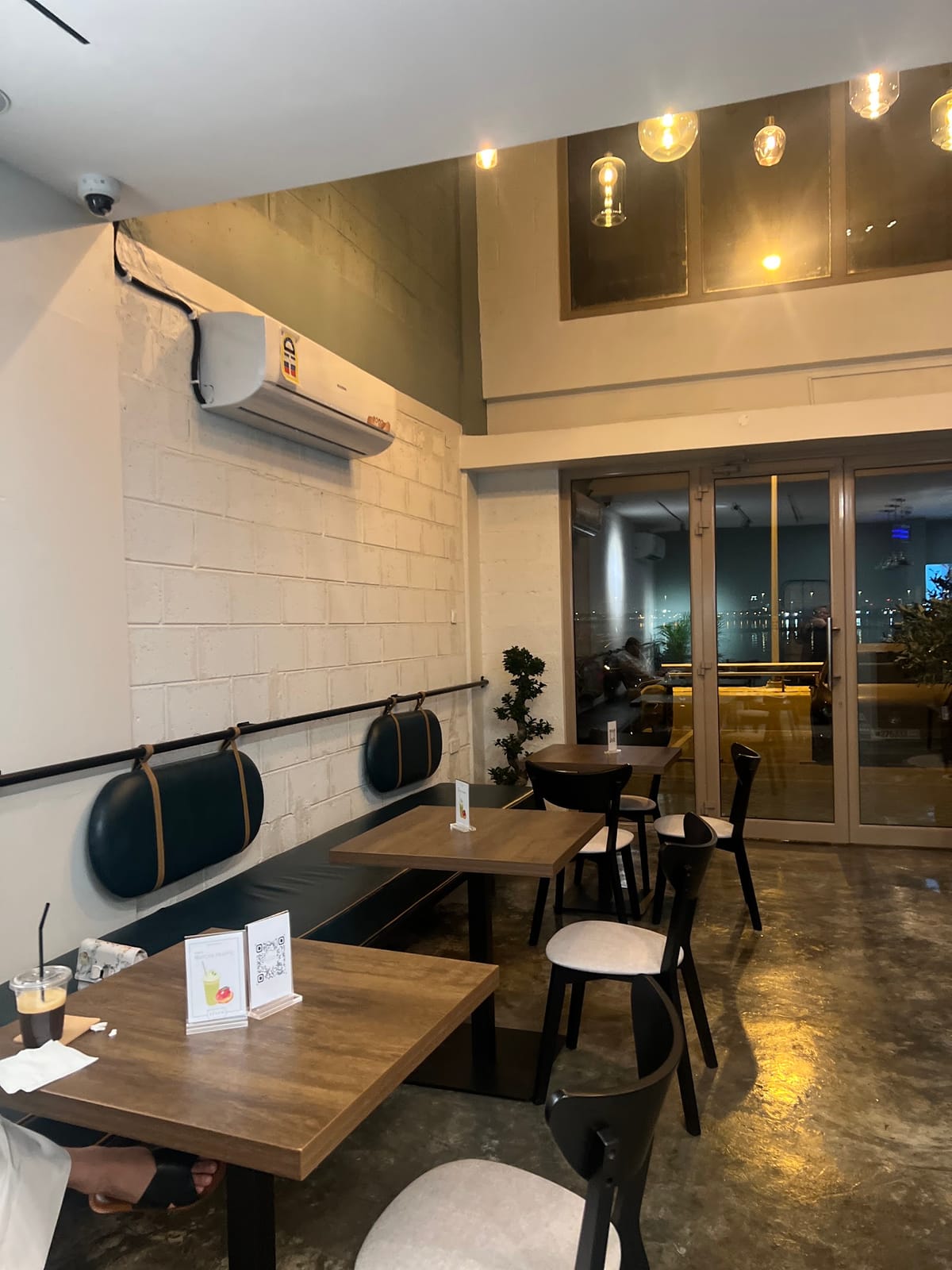 7 degrees cafe