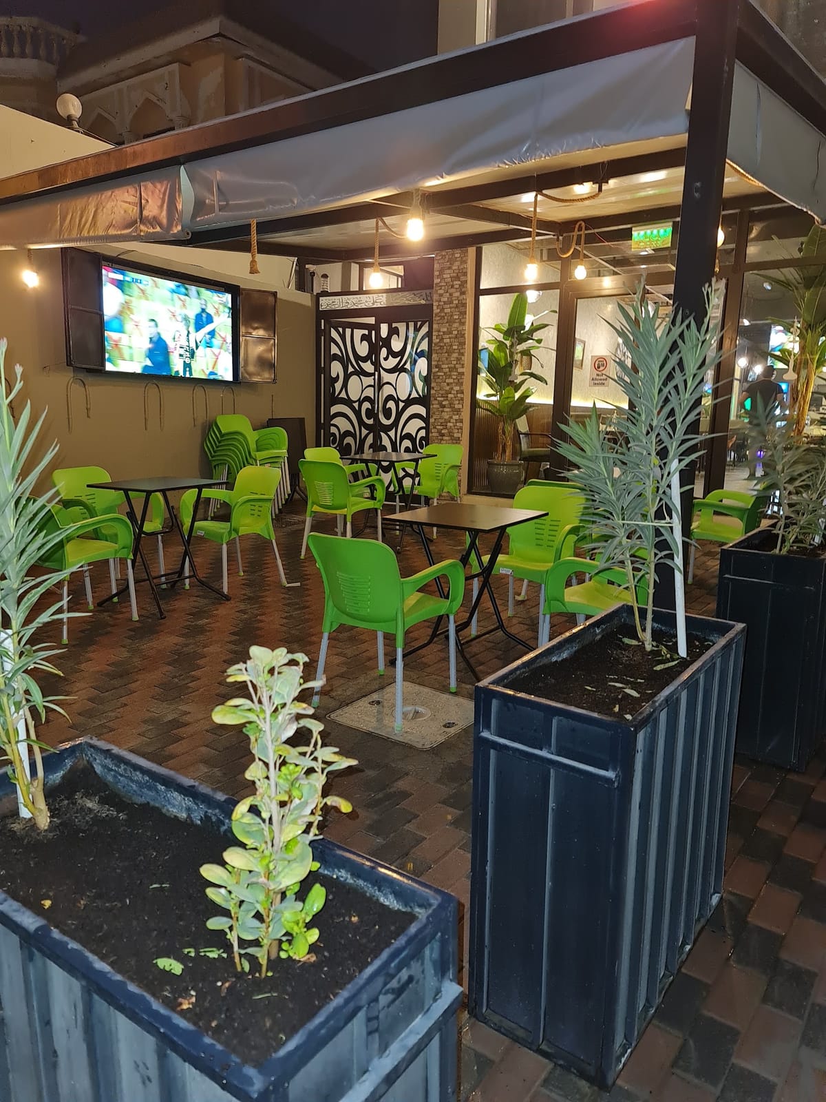 Mid Town Cafe - Sanad