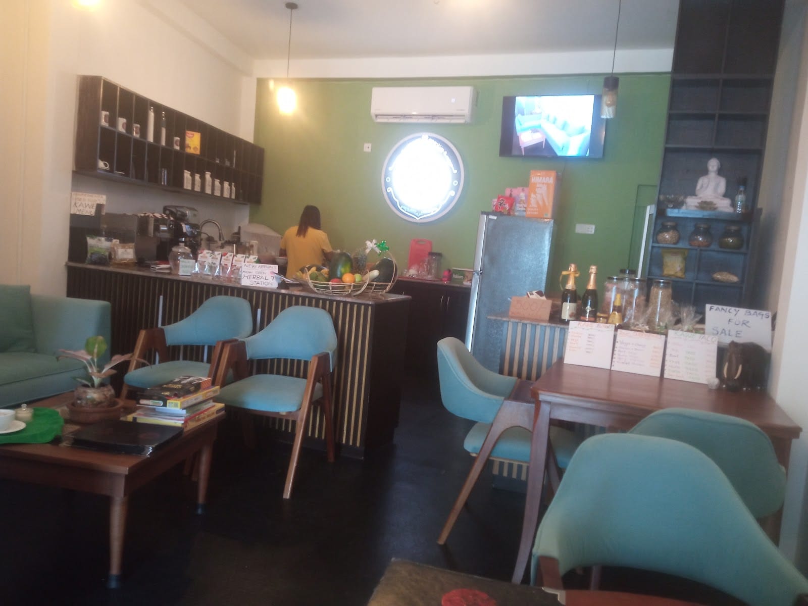 Kawe Cafe & Chocolate Shop