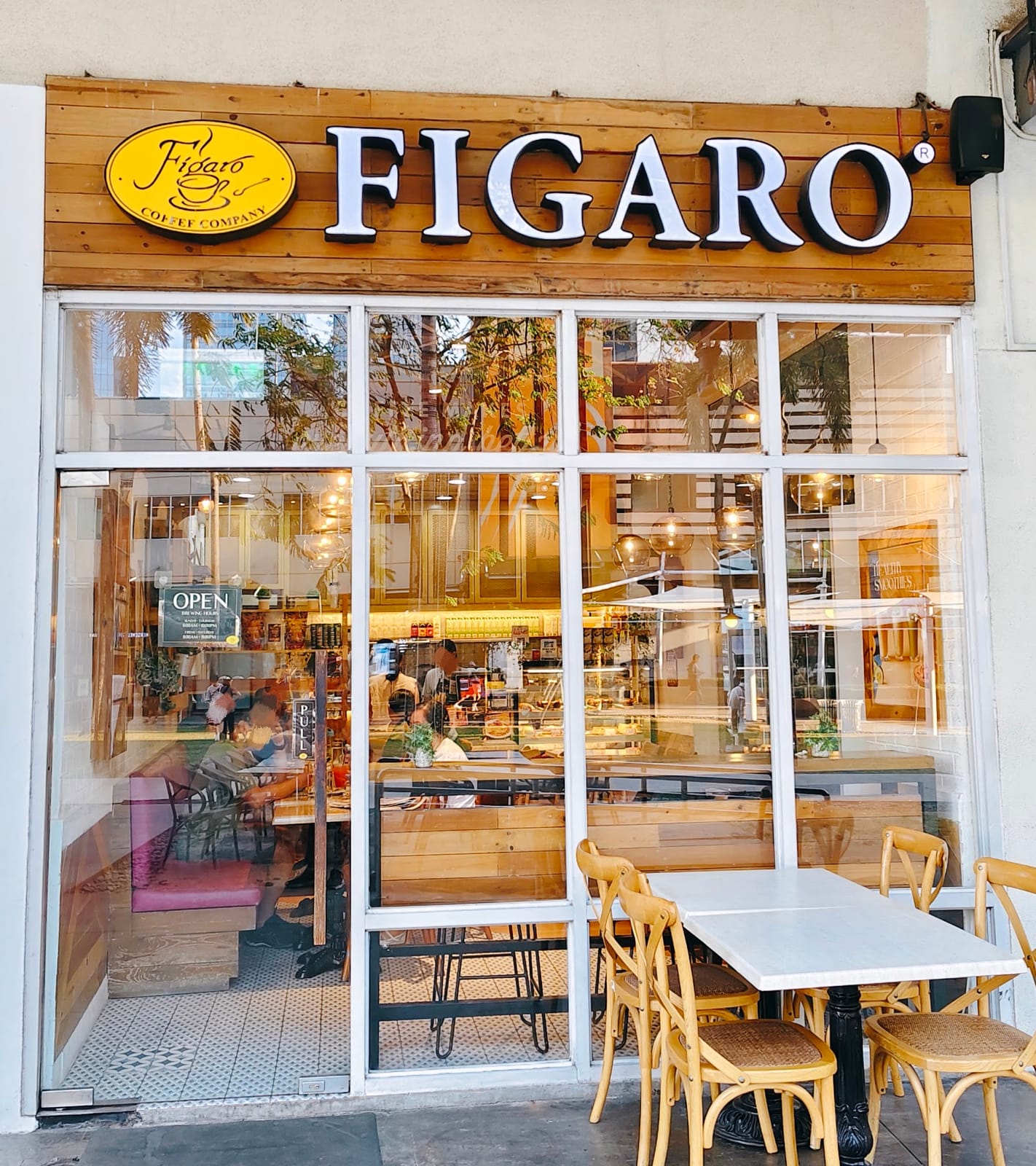 Figaro Coffee - Bonifacio High Street