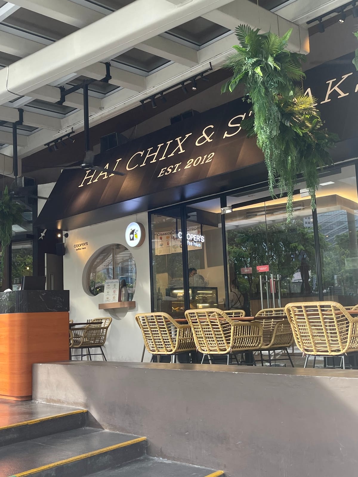 Cooper's - Central Sqaure, Bonifacio Highstreet