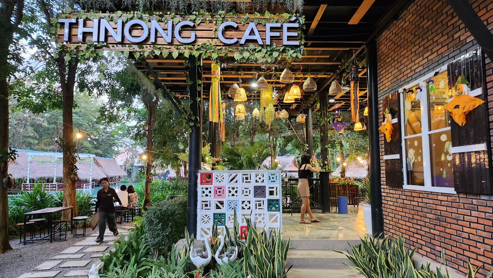 Thnong Café