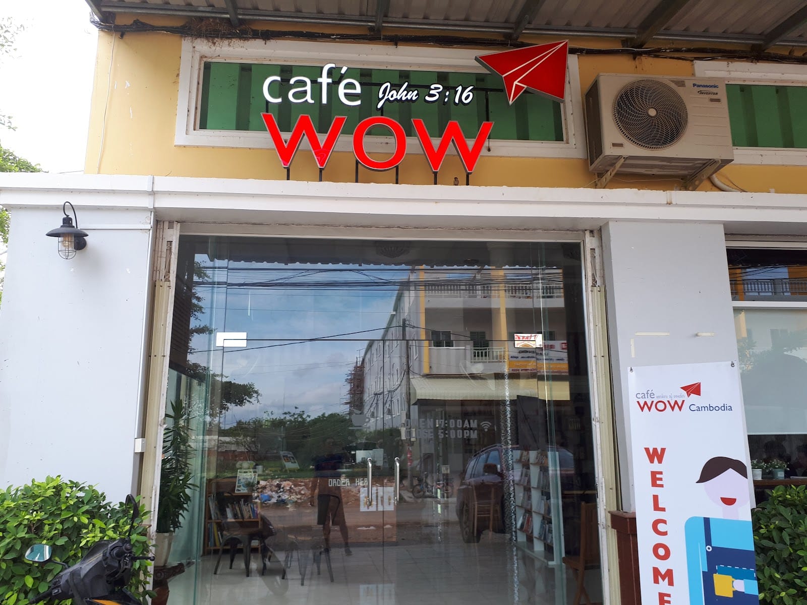 WOW Café