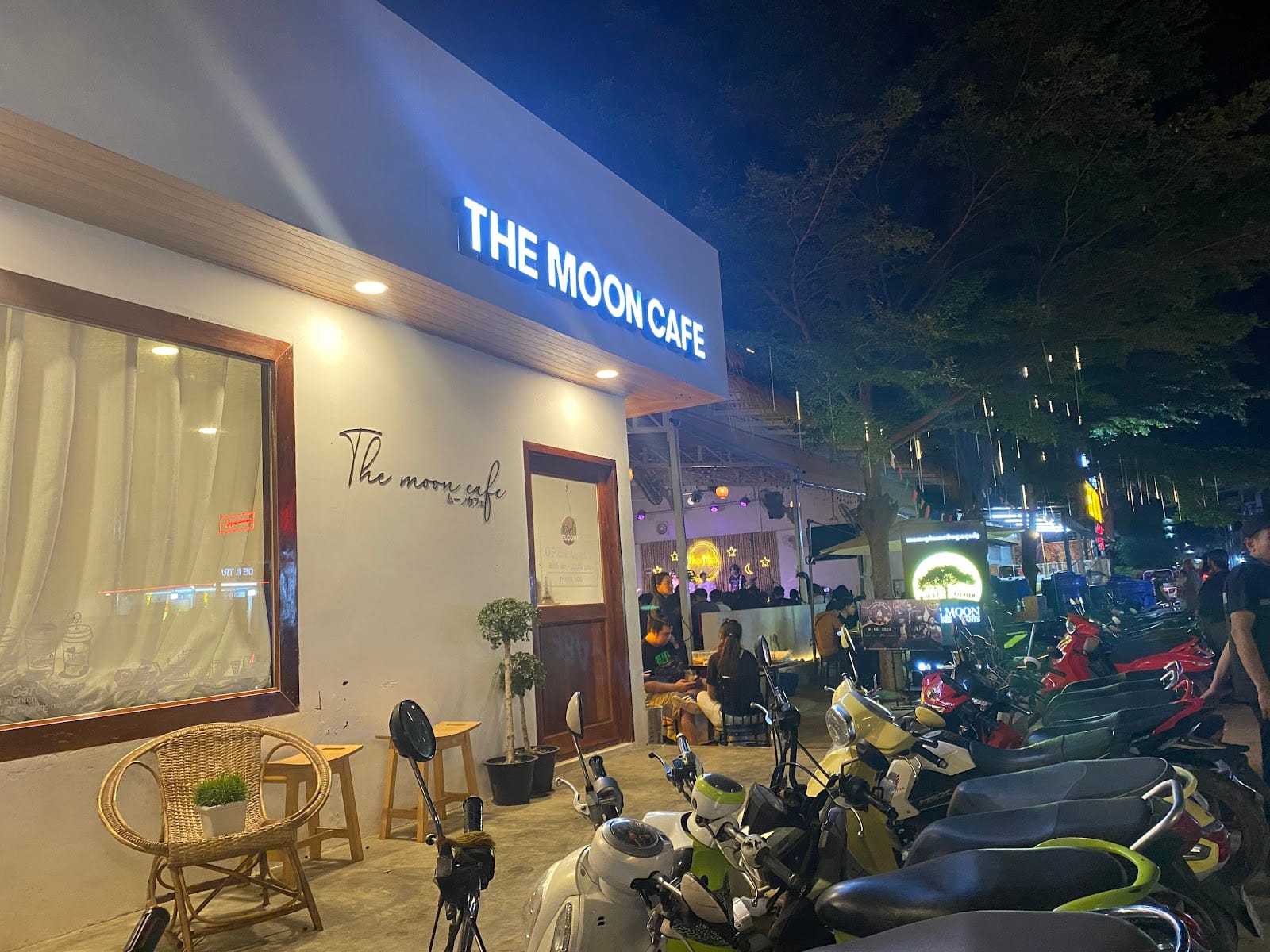 The Moon cafe&restaurant