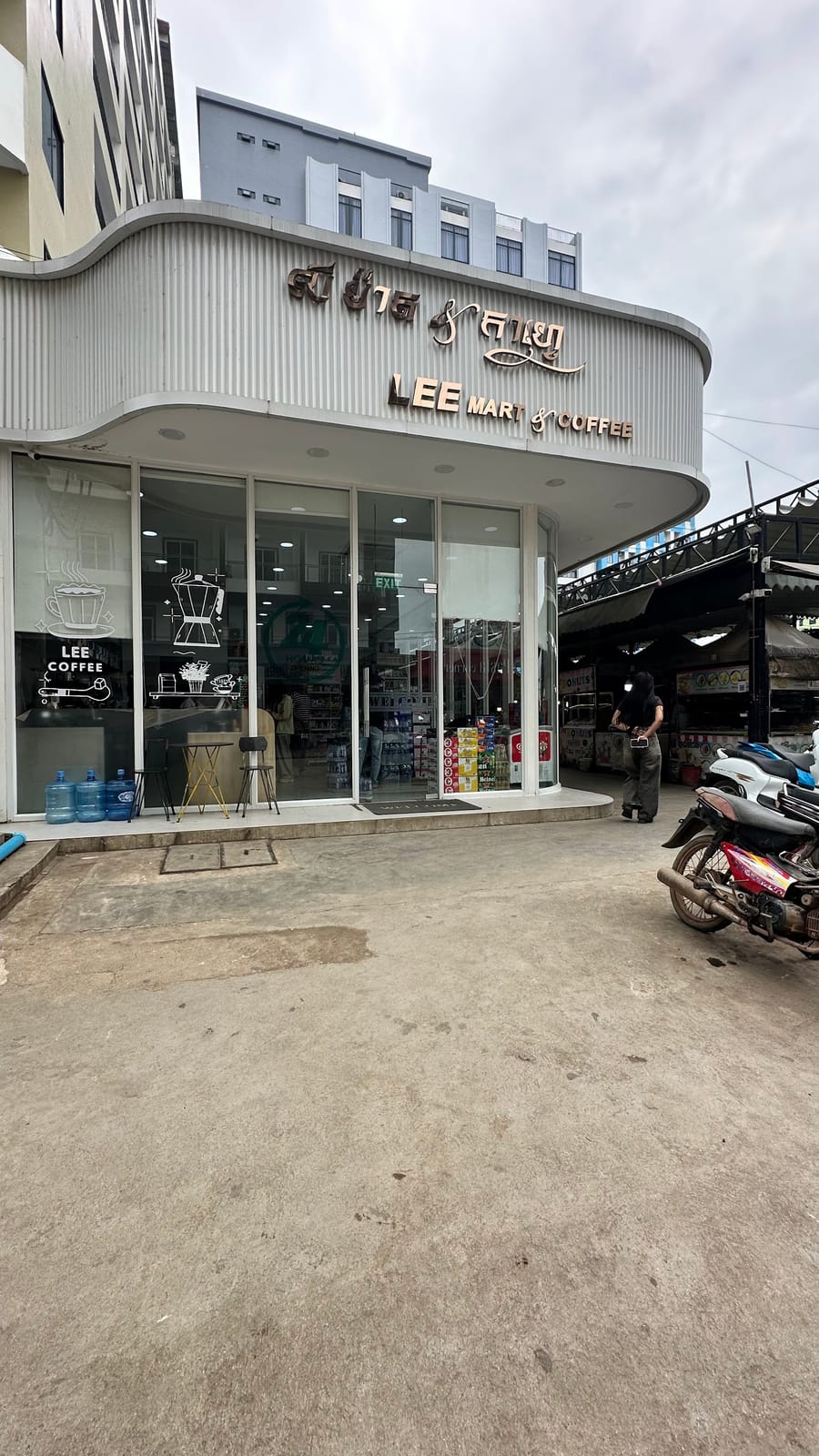 Lee mart & Coffee