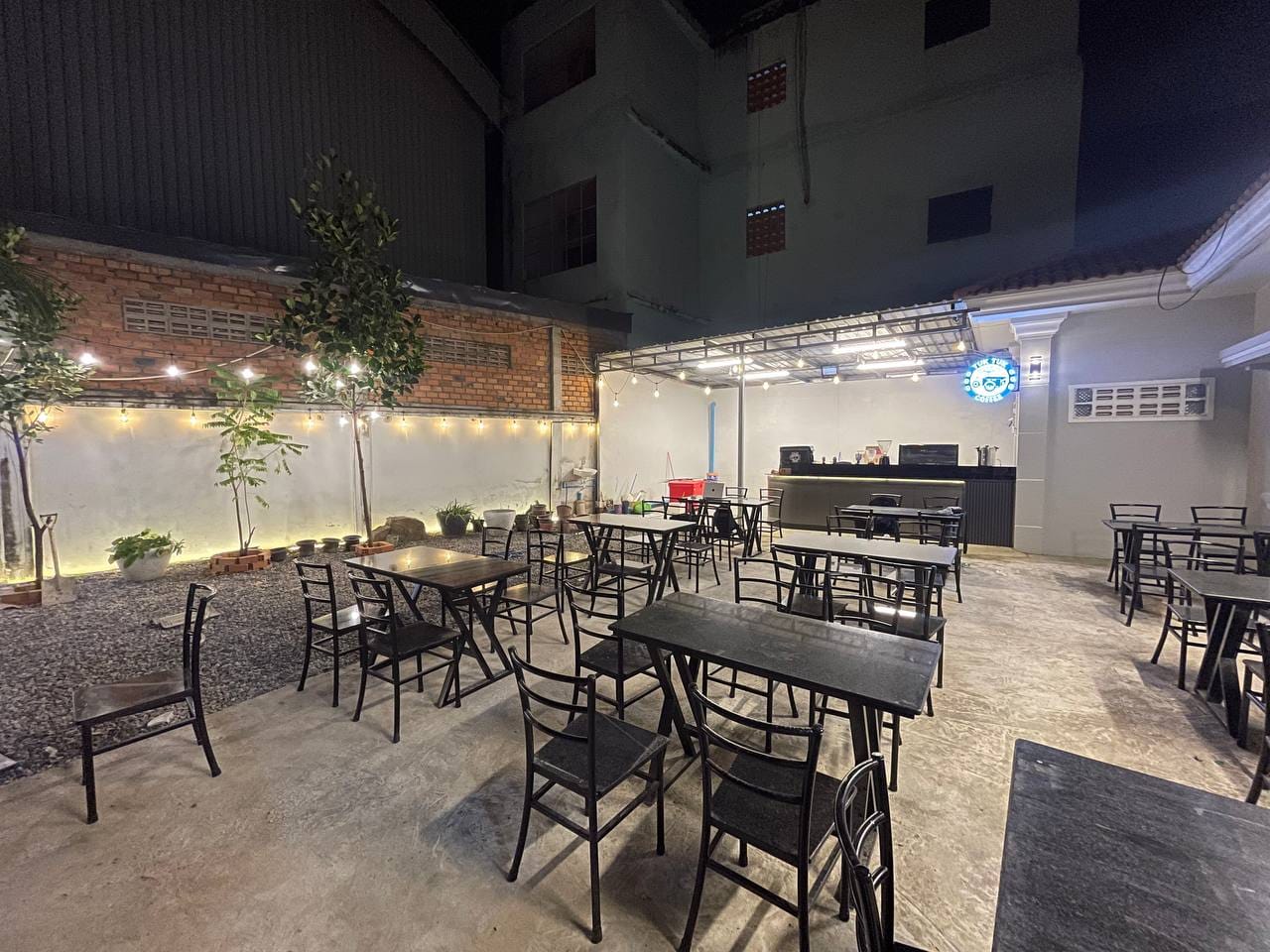 TUKTUK CAFE