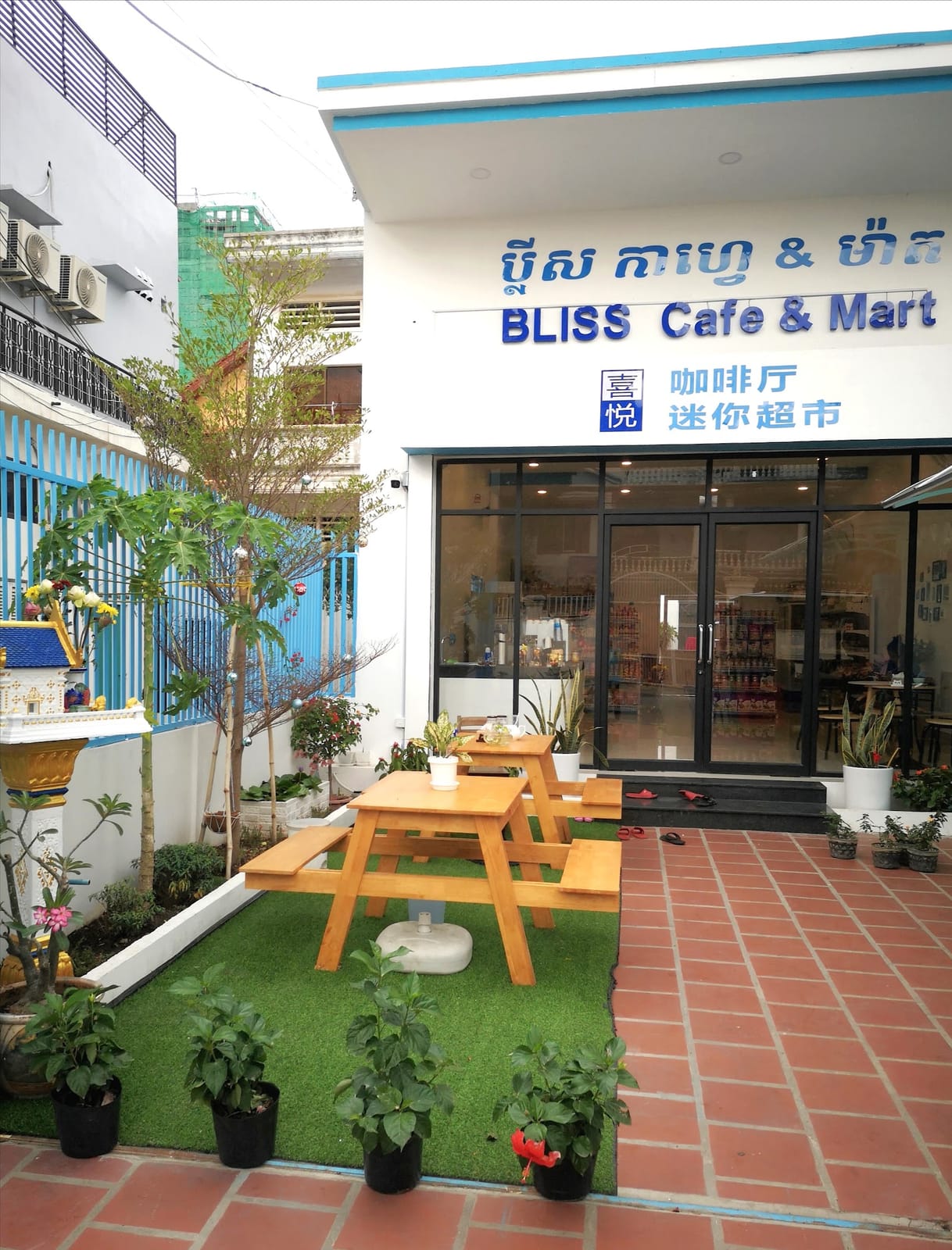 BLISS Cafe & Mart