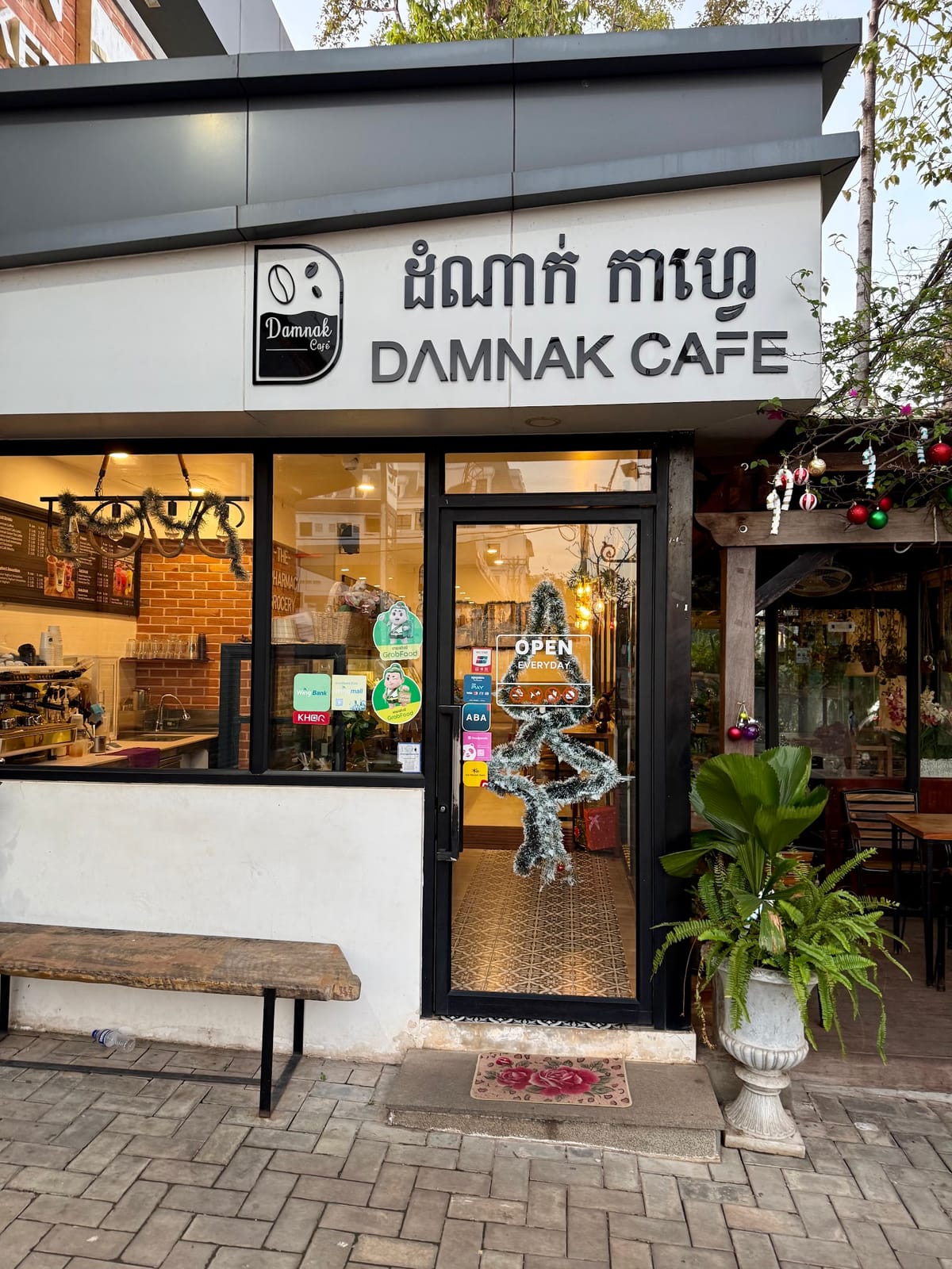 Damnak Café