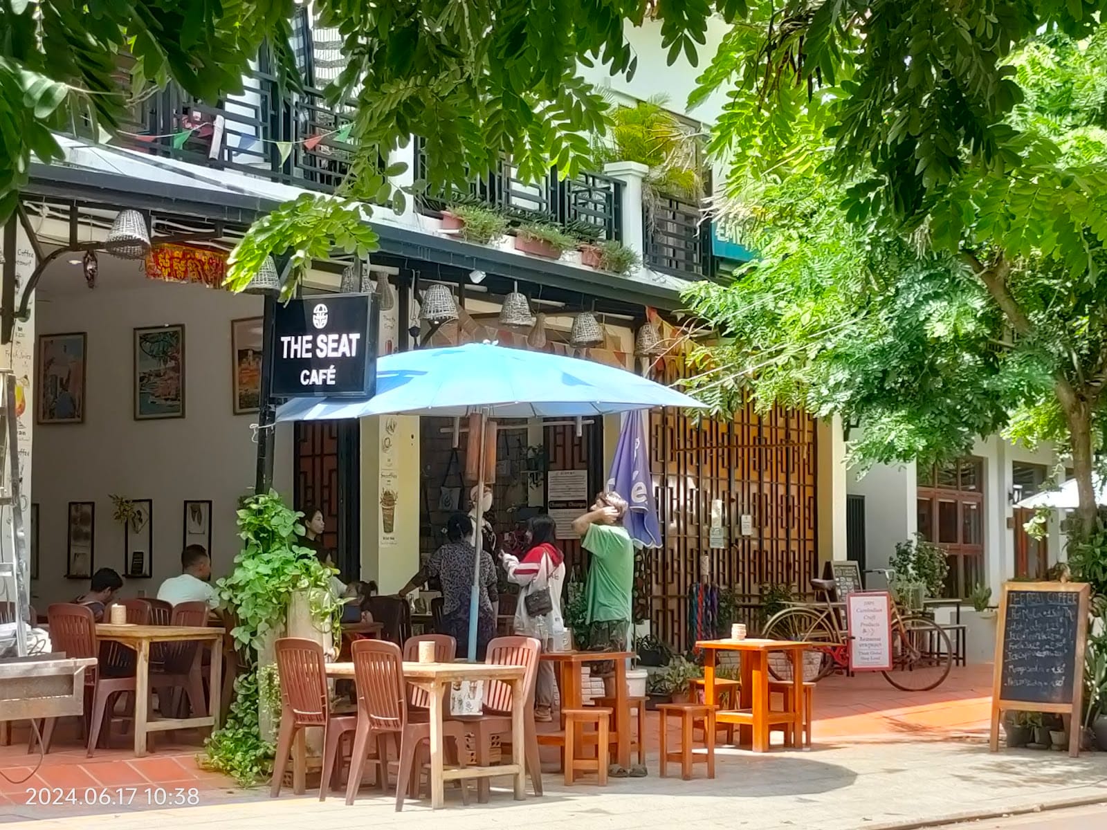 THE REAL COFFEE SHOP