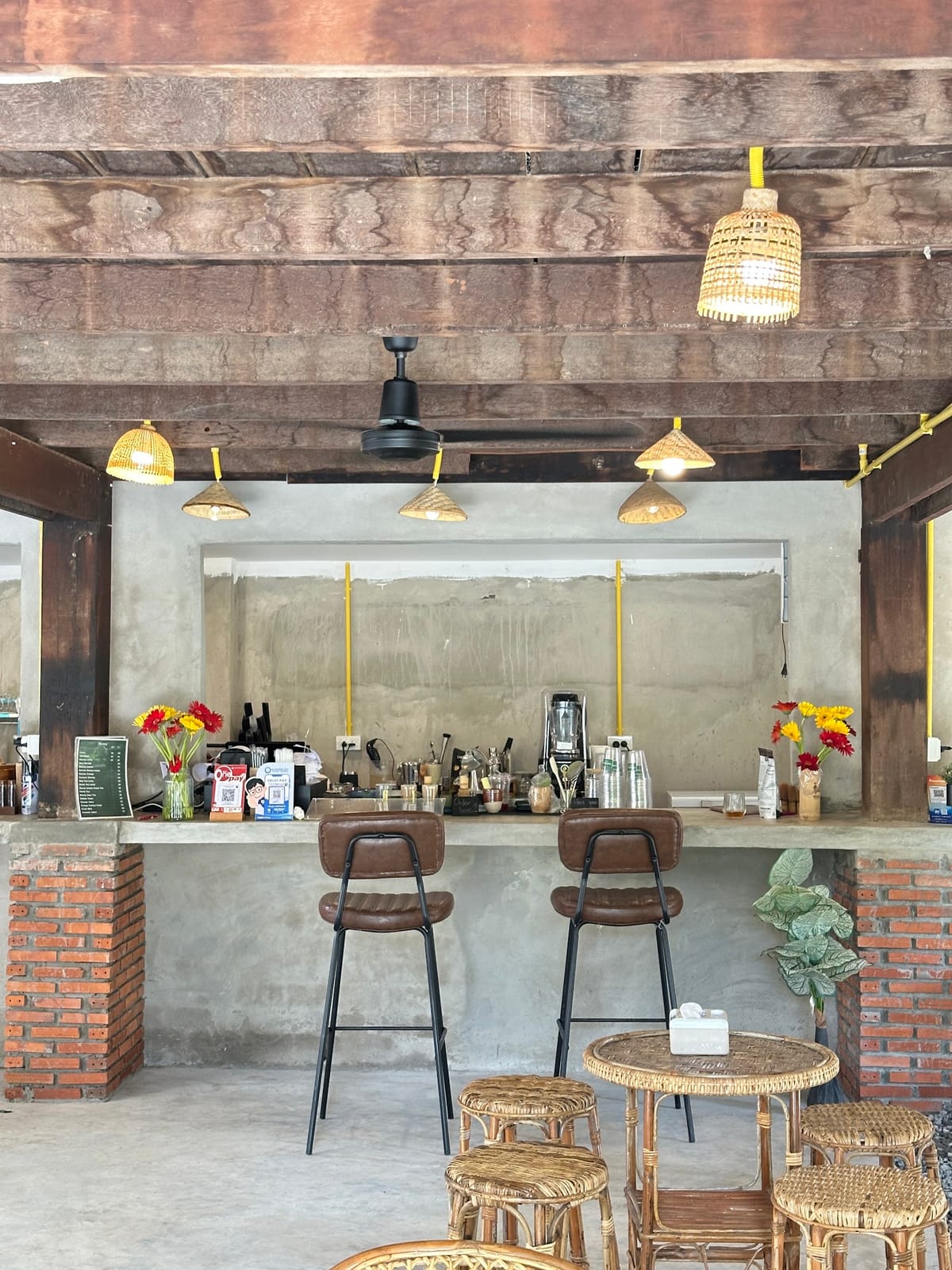 Sky Blue Cafe (ເຮືອນຍ່າ)