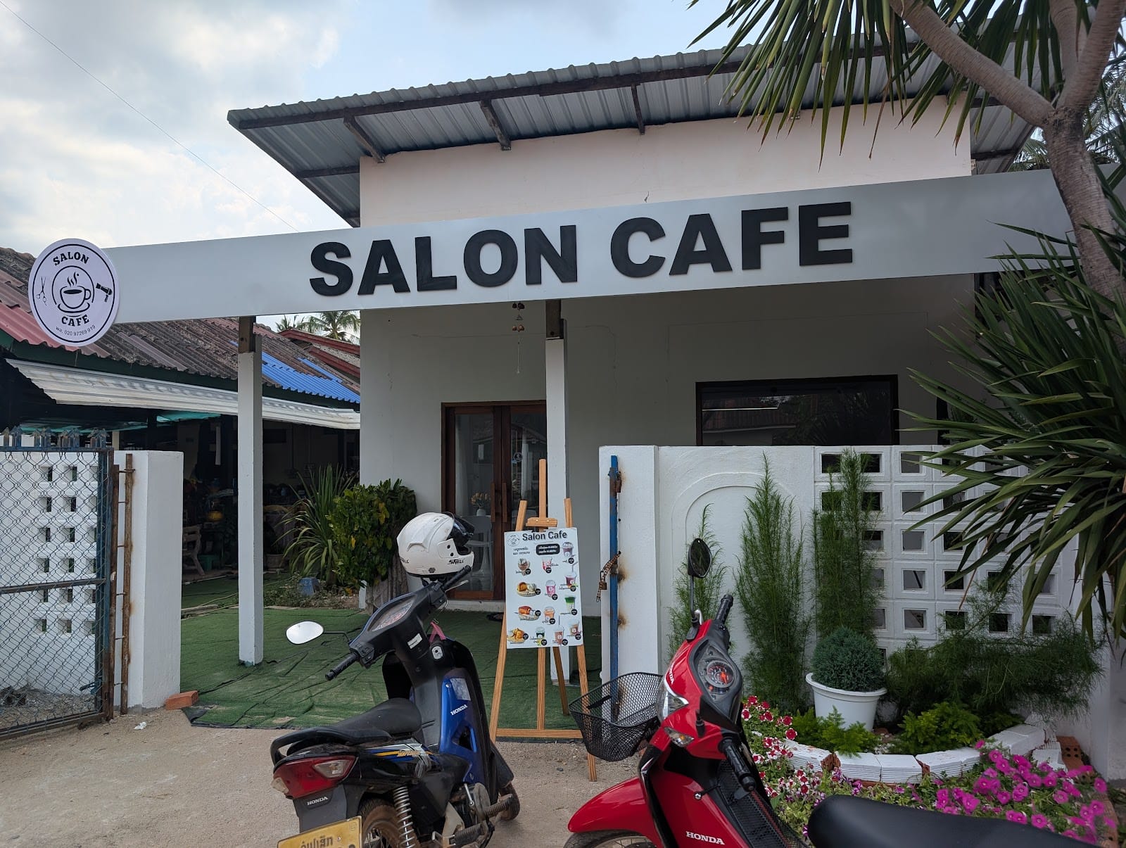 Salon cafe