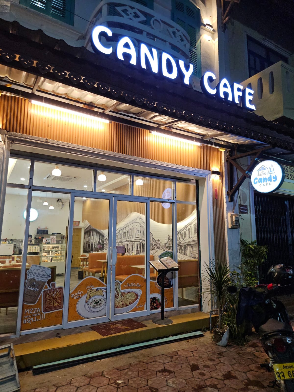 Candy cafe ແຄນດີ້ຄາເຟ່