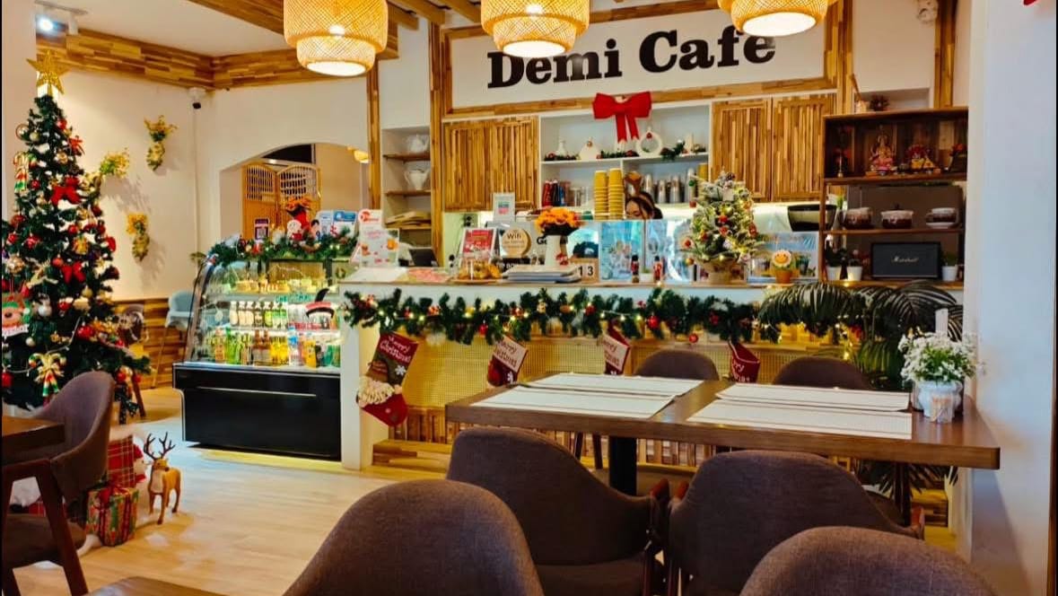 Demi Cafe & Hostel