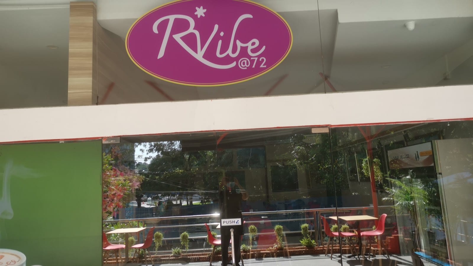 R*Vibe @ 72 Cafe and Friends