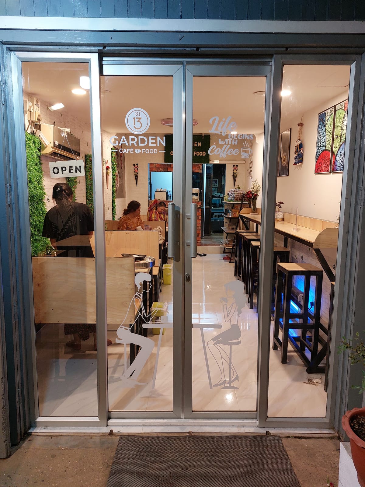 13 Garden Cafe and Food