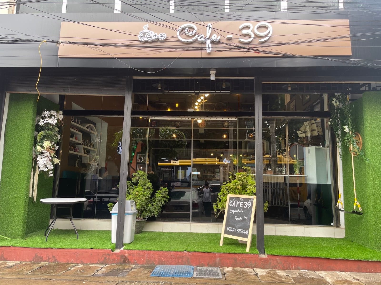 The Cafe 39