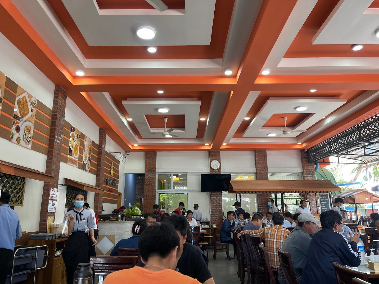 Shwe Lat San Cafe & Restaurant ရွှေလာဘ်စံကဖေး
