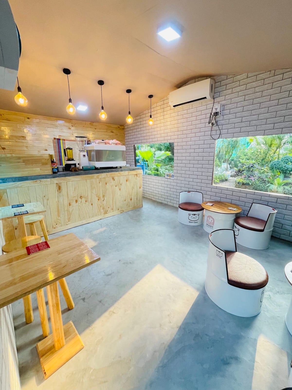 Woody Coffee House