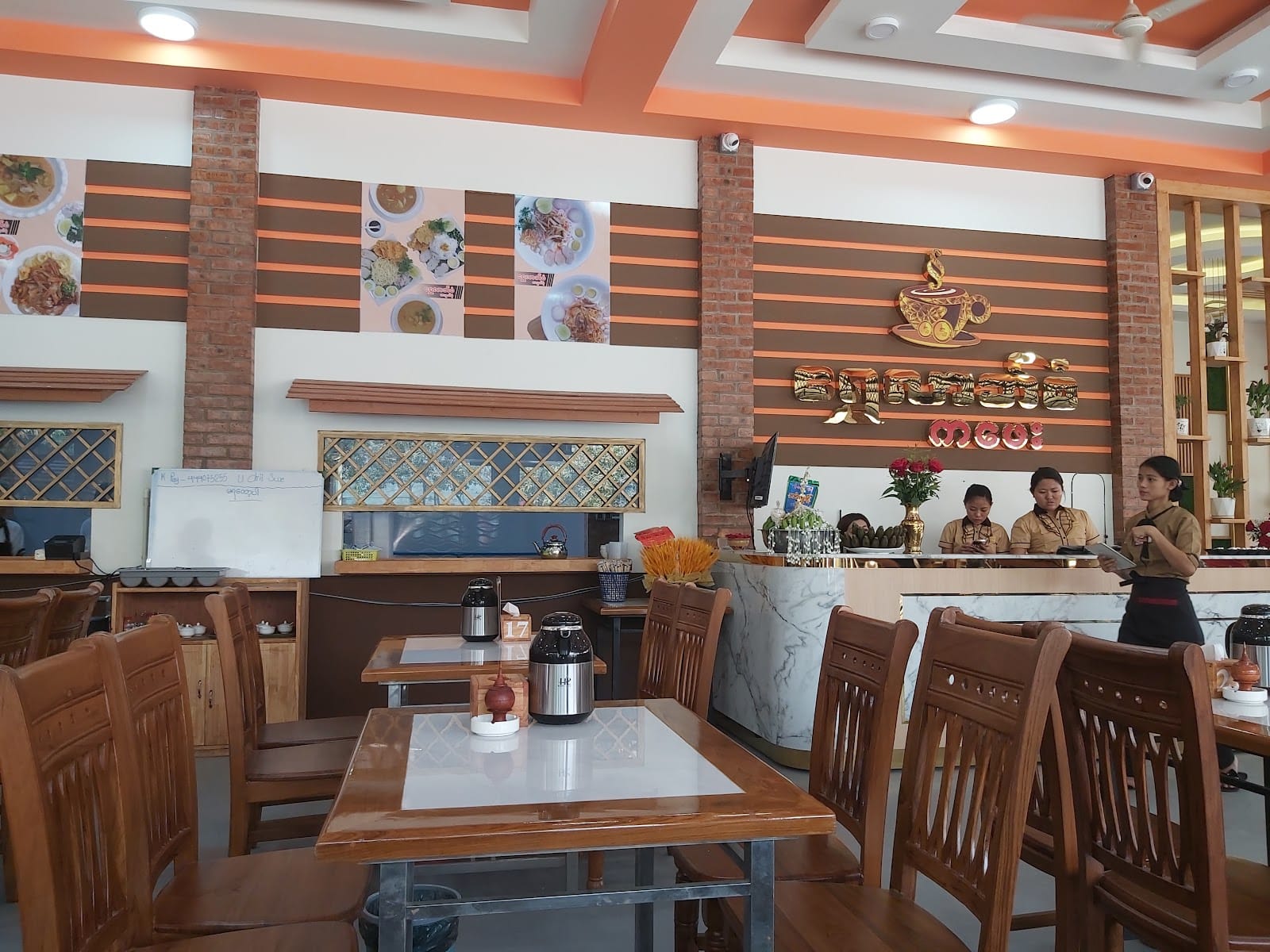 ရွှေလာဘ်စံ ကဖေးနှင့်စားဖွယ်စုံ(Shwe Latt San Cafe & Restaurant )