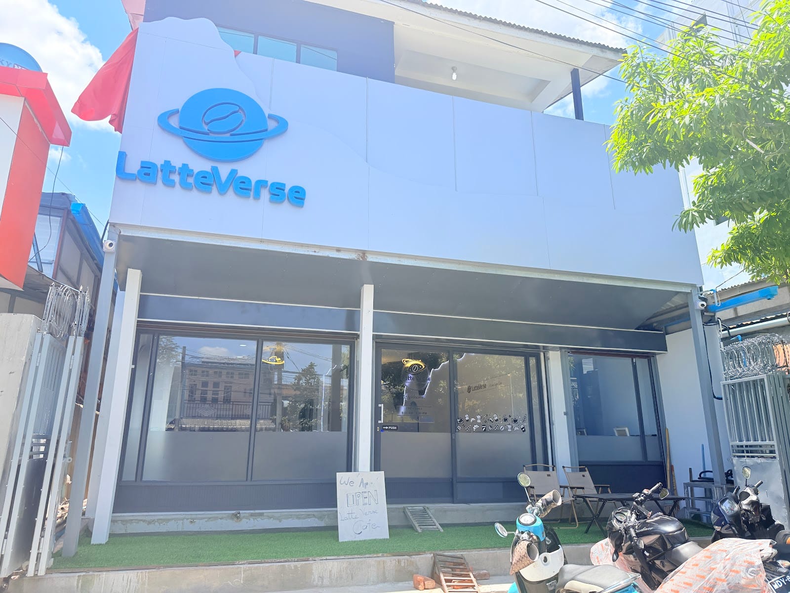 Latte Verse Cafe