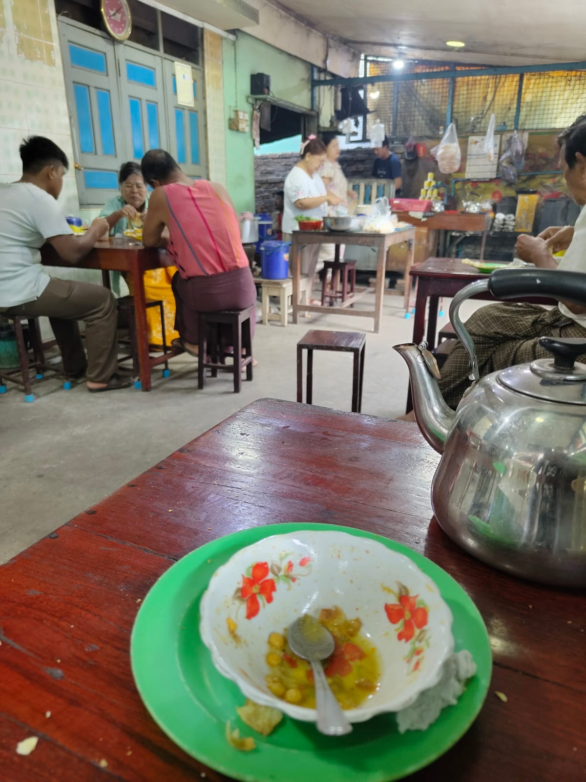 ကို ေအာင်သန်း tea shop