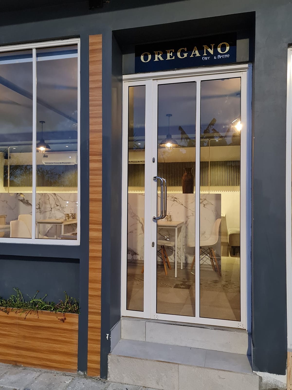 Oregano cafe & Bistro