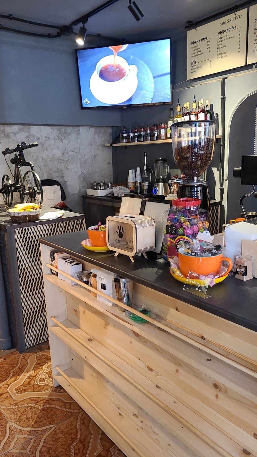 Cafe GROTTO coffee food wine breakfast lunch