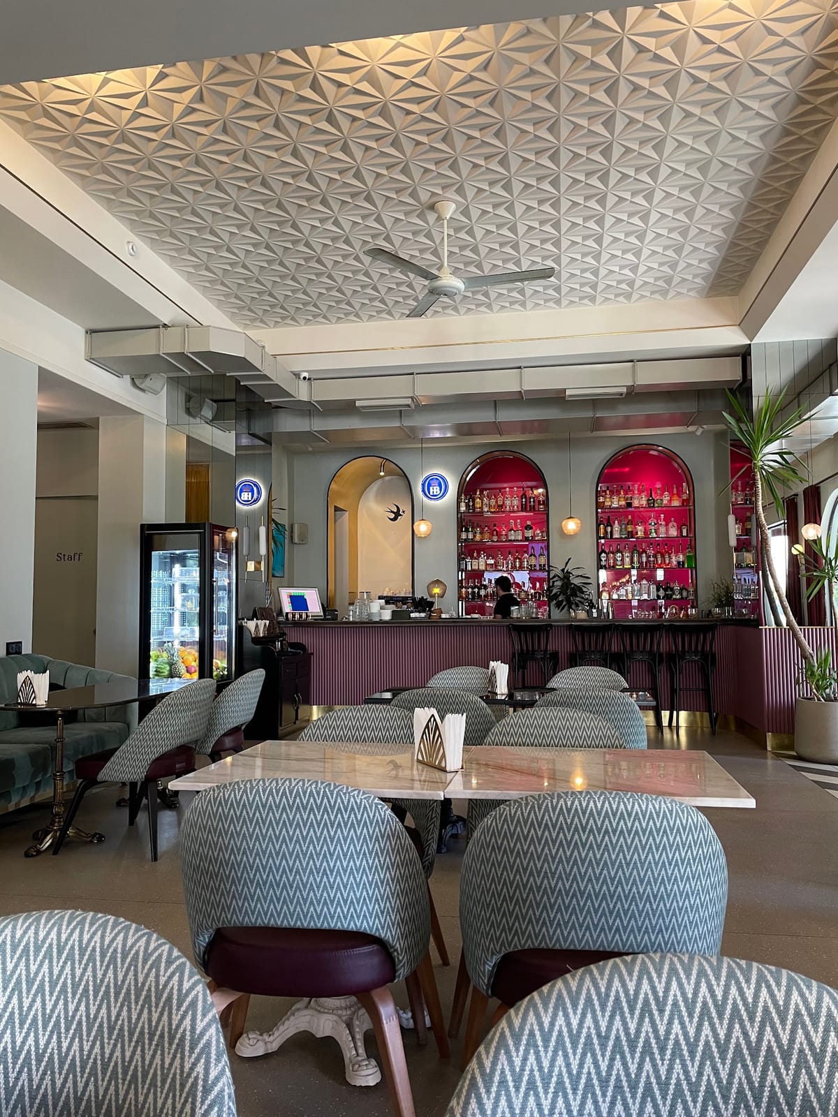 Mayis Cafe and Bar