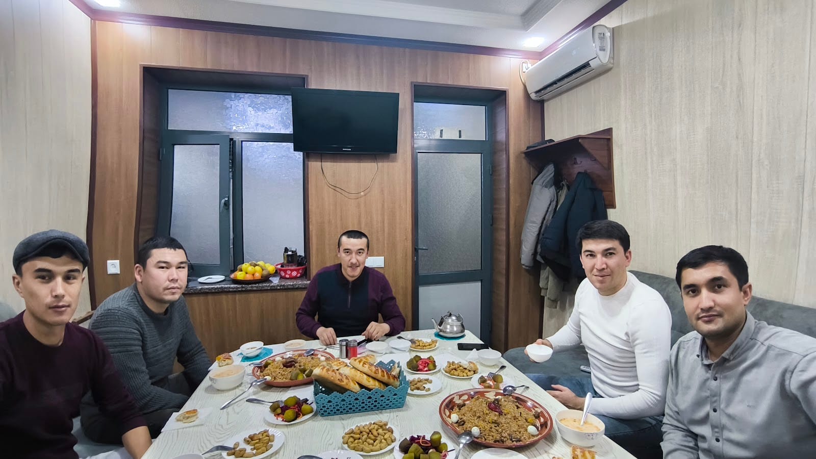 "Oqshom" choyxonasi