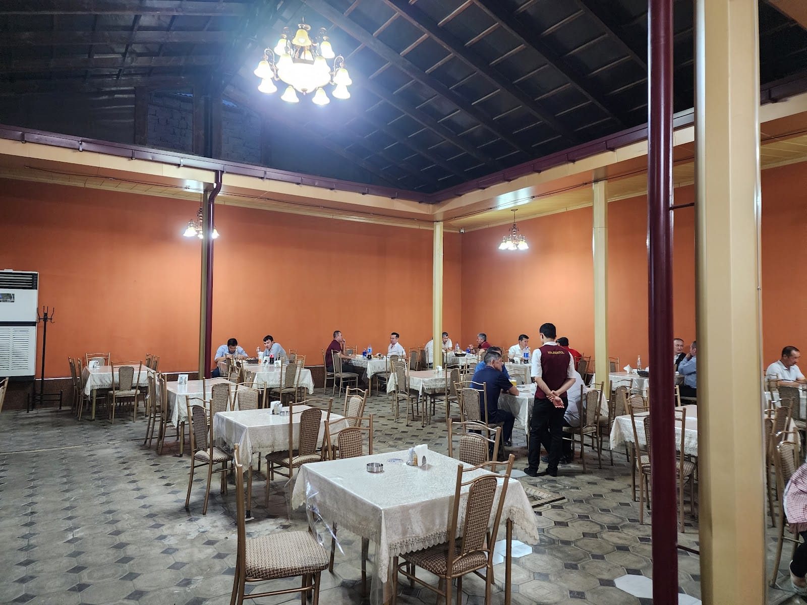 Kafe "Majnuntol"