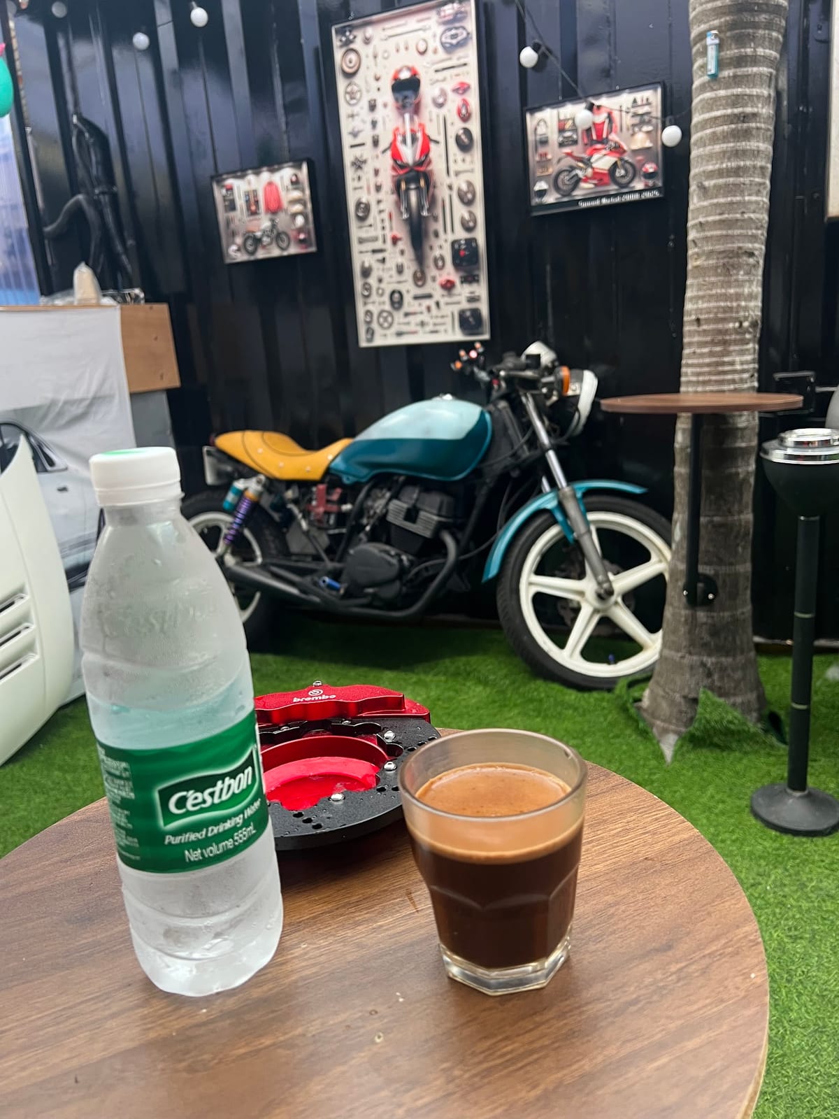 MADNESS CAFE