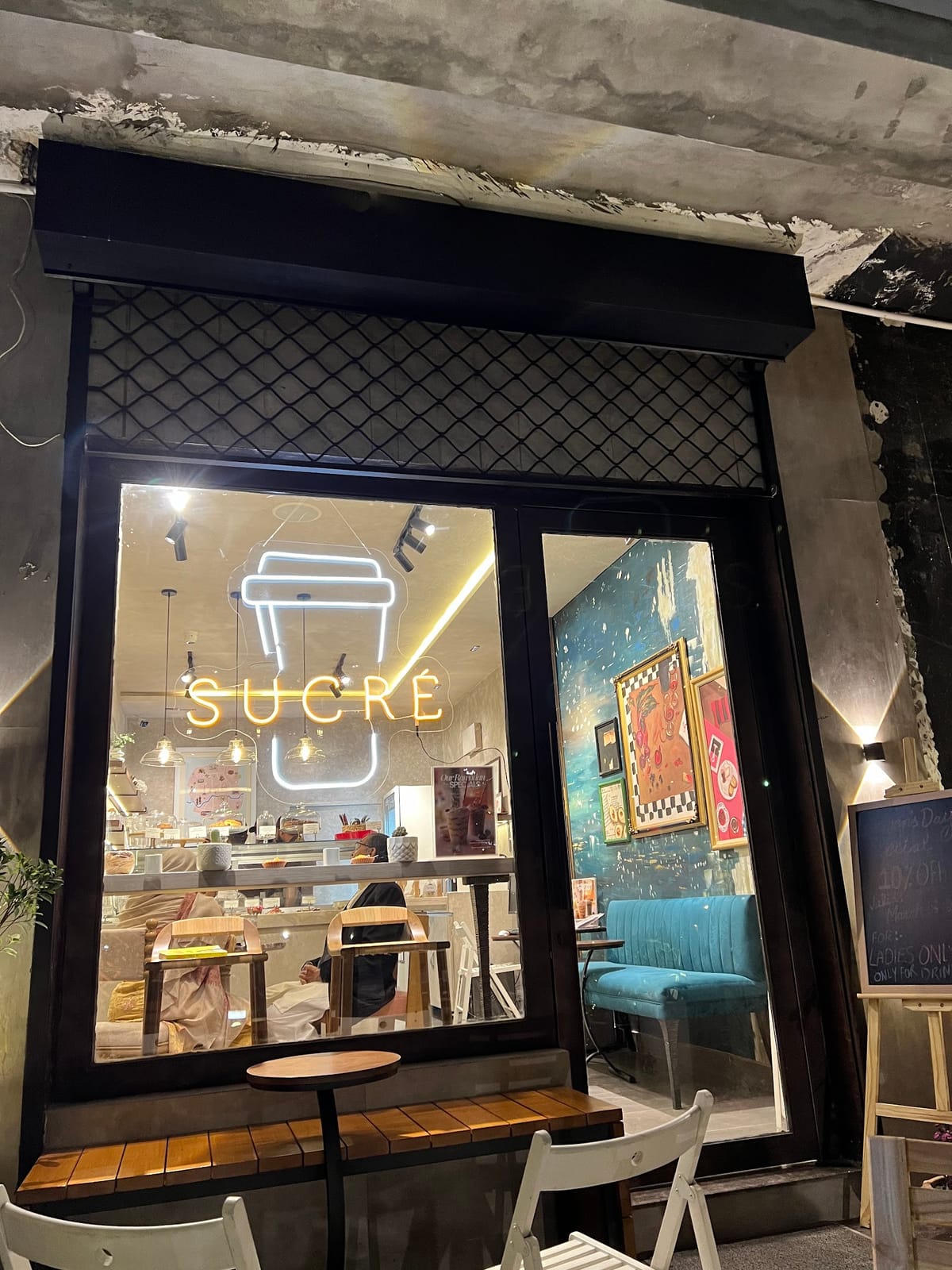 Sucré - Coffee & Desserts [Girja Chowk]