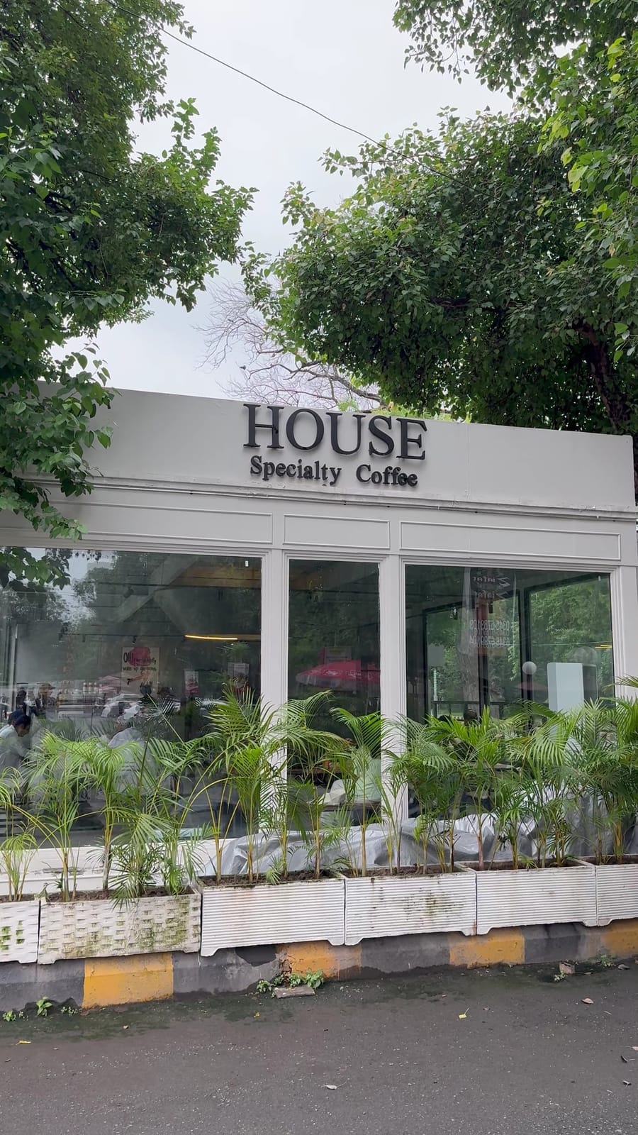 HOUSE Coffee & Desserts (Cantonment)
