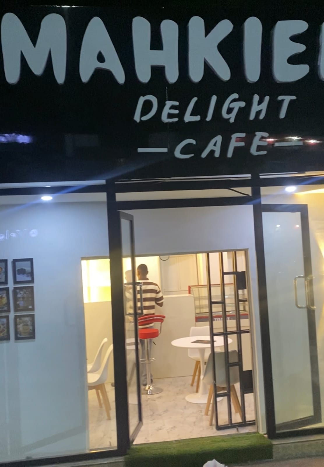 MAHKIEESDELIGHT CAFE