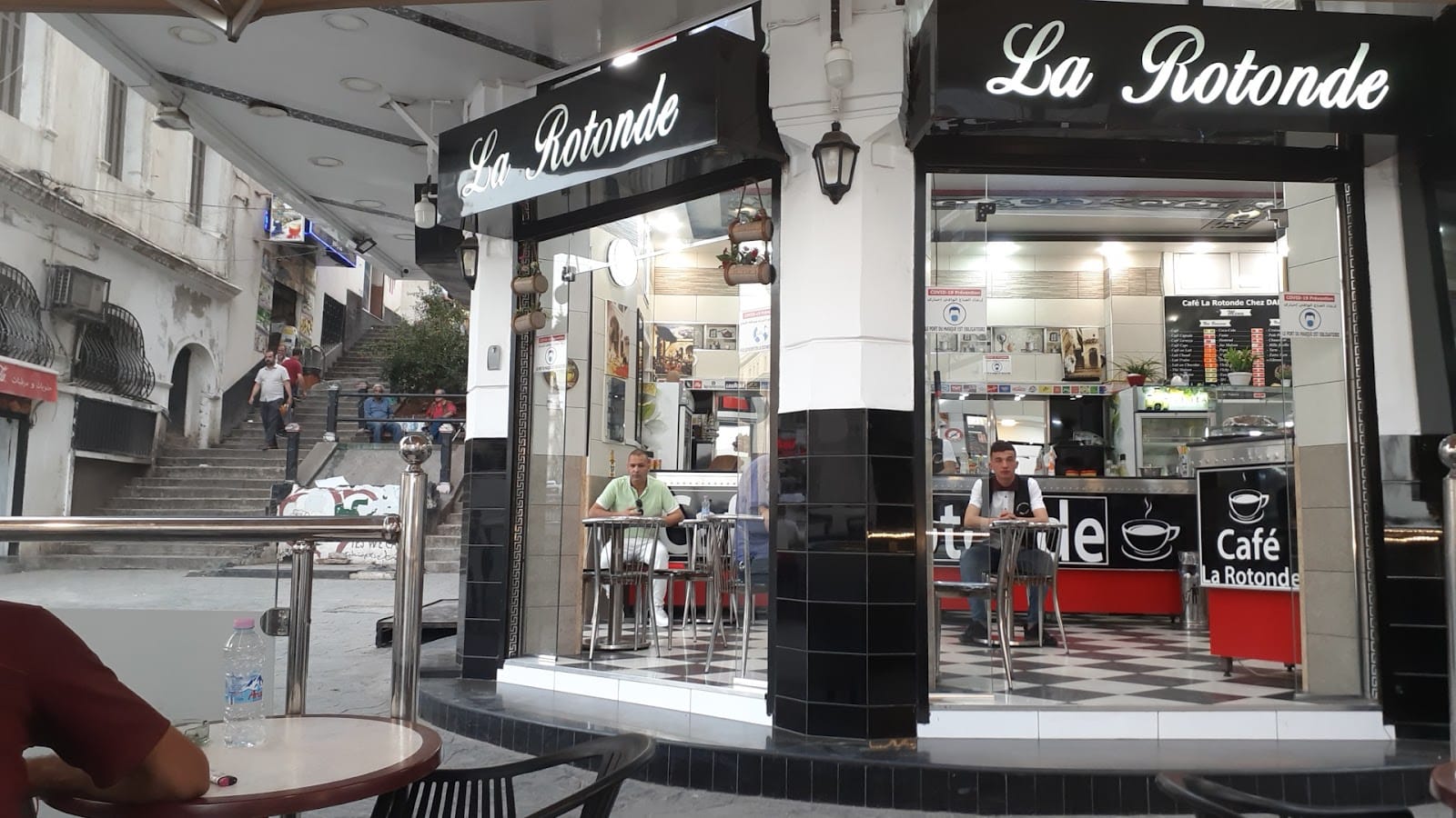 Café La Rotonde chez Dadda.