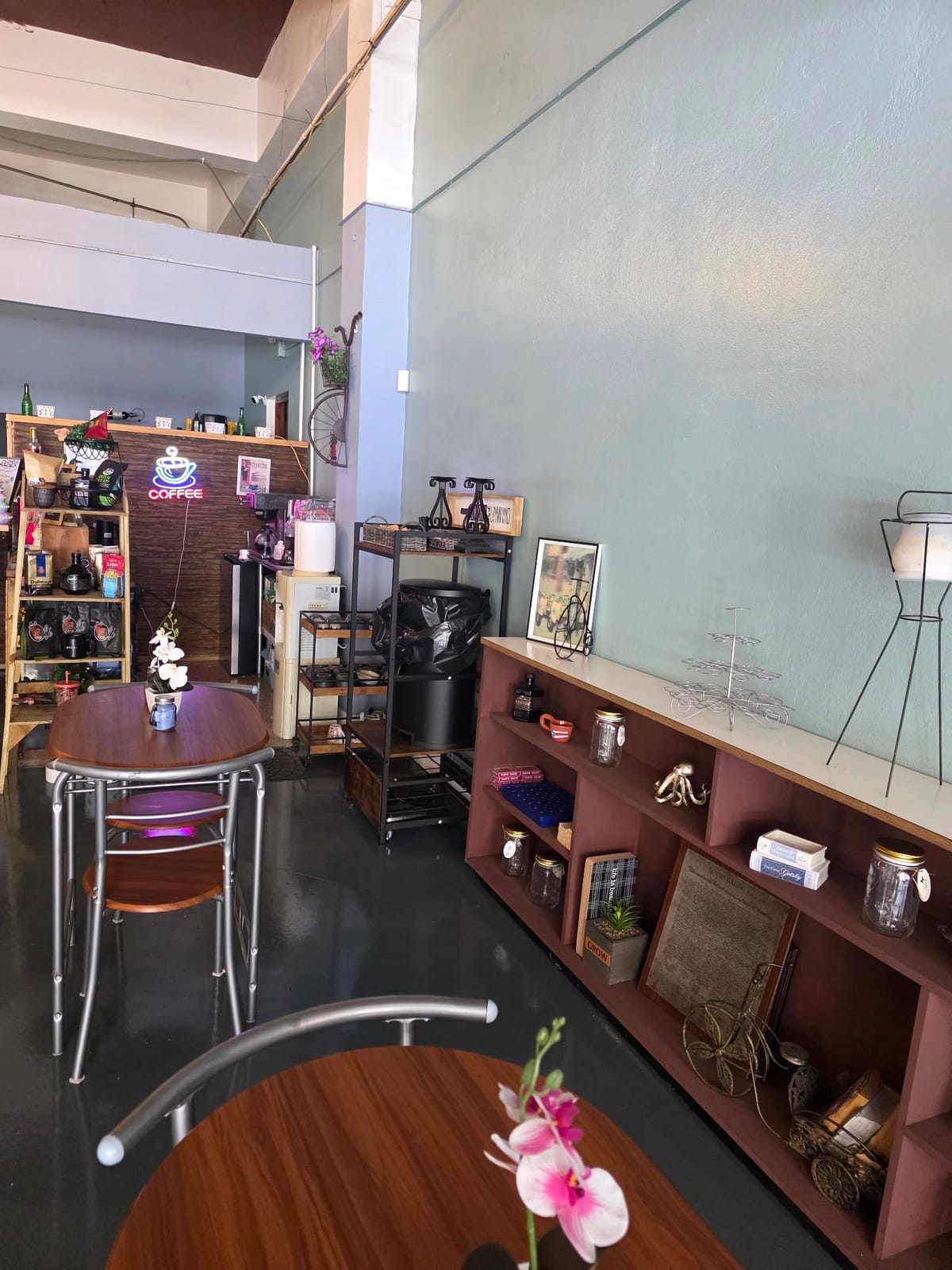 Oacis Coffee & Wine Bar