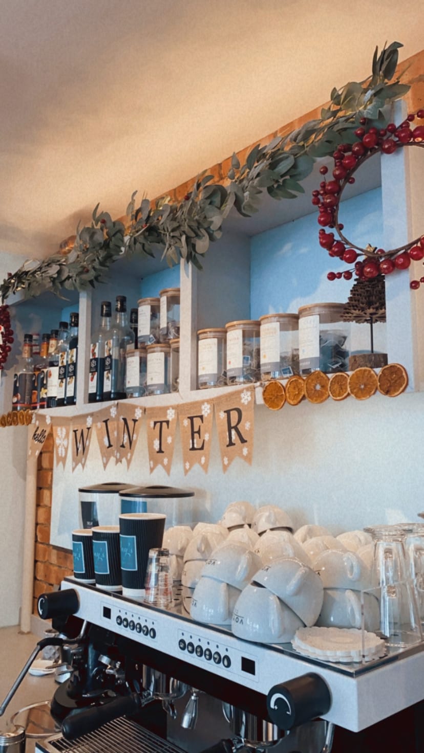 May's Café
