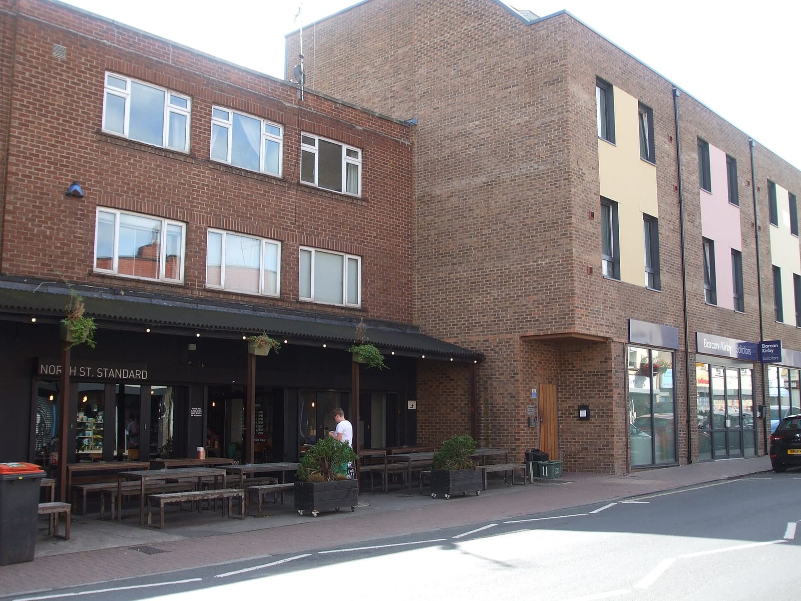 Hennesseys Coffee Lounge photo 4