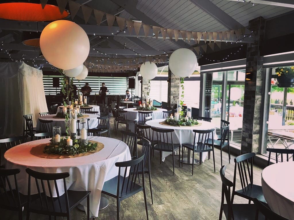 The Lakeside Café