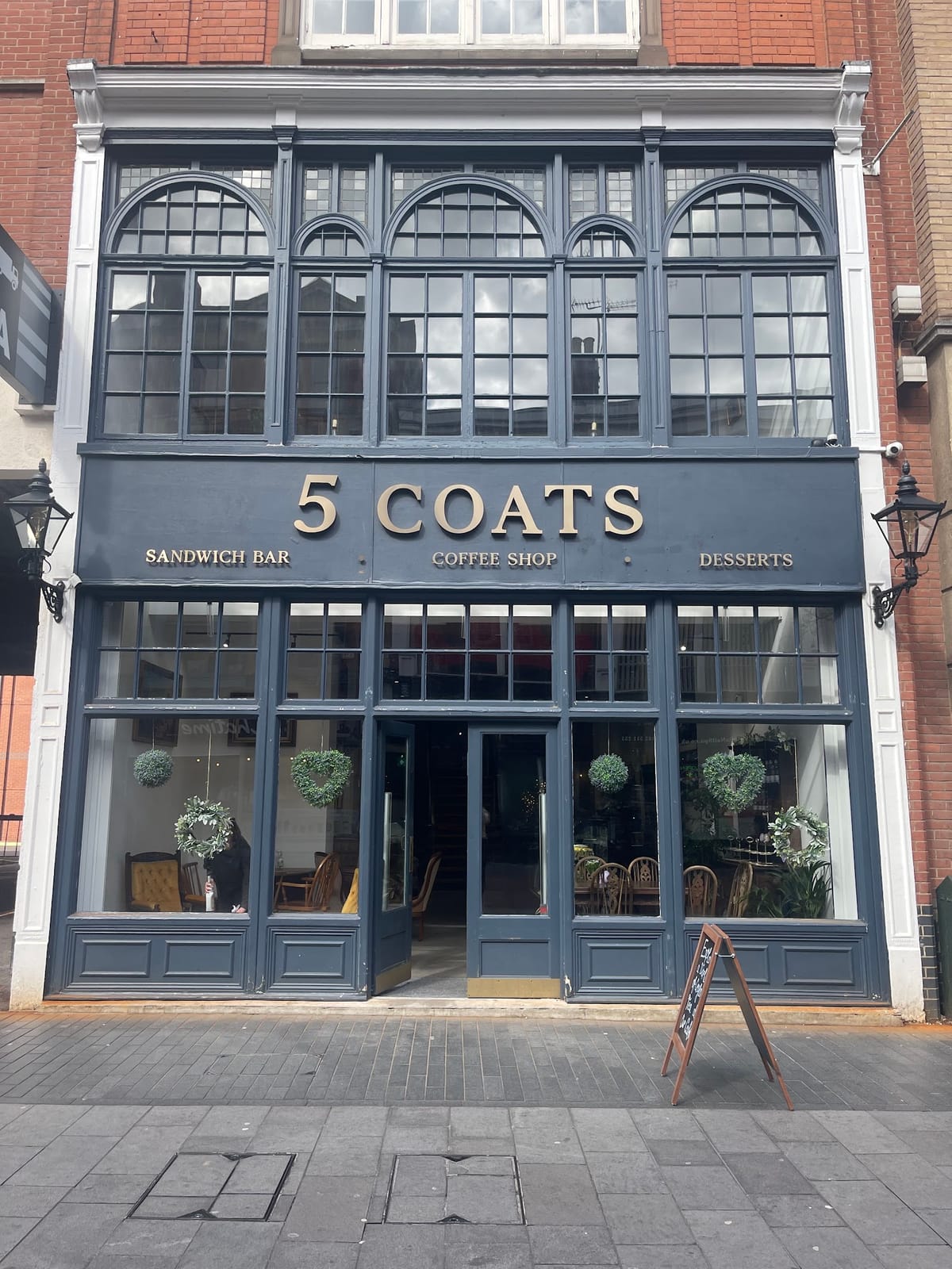 5 COATS Coffee shop & Sandwich bar