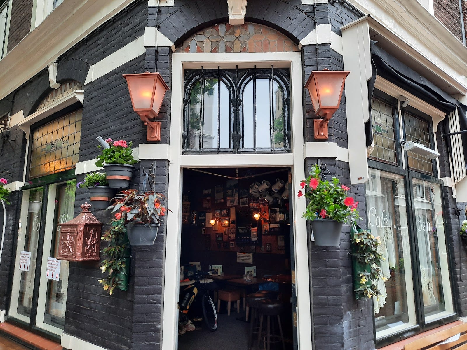 Huiskamer café El en Ben